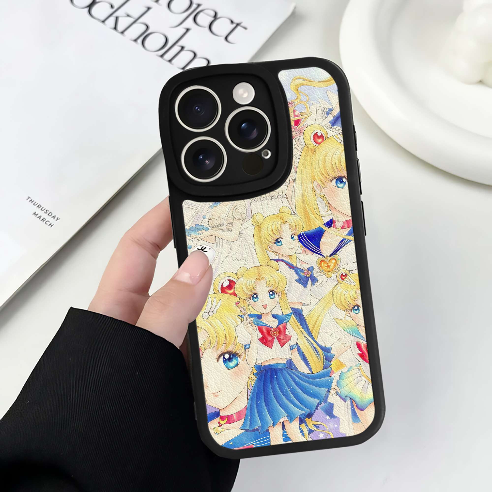 （画像用） 美少女戦士セーラームーン Sailor Moon 【iPhone 16シリーズ対応】シリコンスマホケース（レザー調） 材質：シリコン